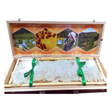 Башкирский сувенир деревянная шкатулка (музыкальная) с рамкой сотового мёда 1,9-2,1 кг
