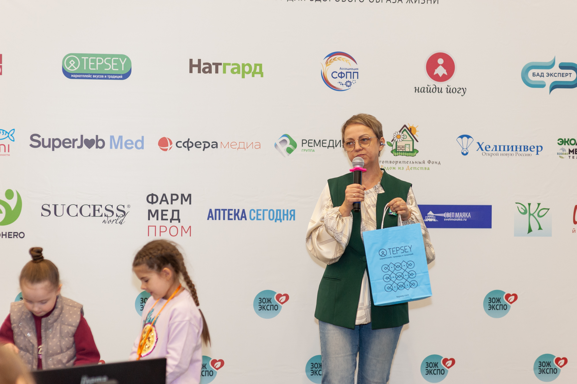 Розыгрыш и общение с аудиторией