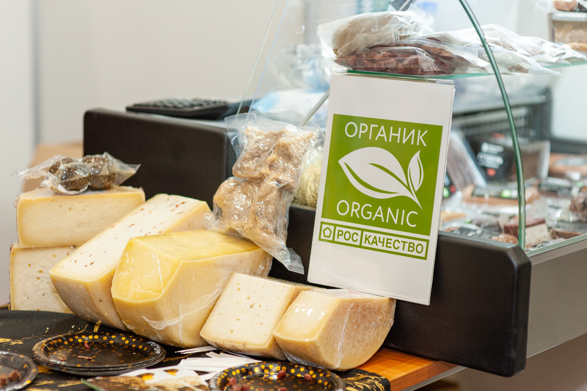 Знакомство с продукцией на стендах